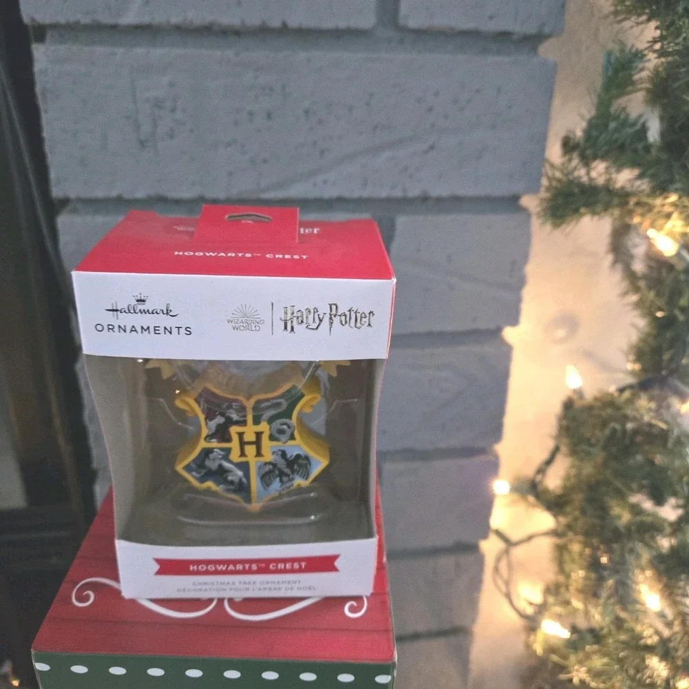 Hallmark‎ Harry Potter Hogwarts Crest New In Box Christmas Tree Ornament
